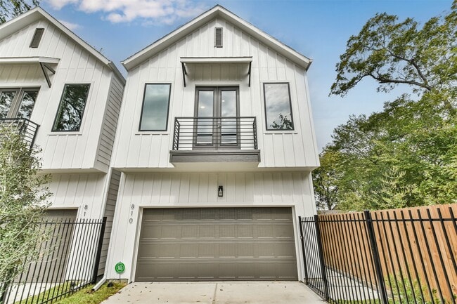 Photo - 810 Mansfield St