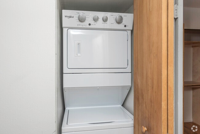 1BR, 1BA - 733 SF