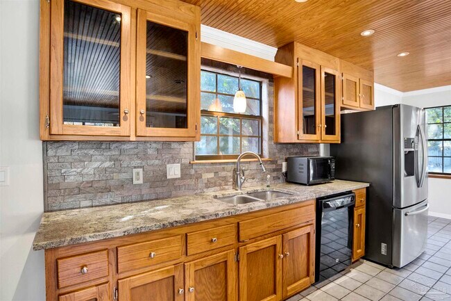 Photo - 525 Lakewood Rd