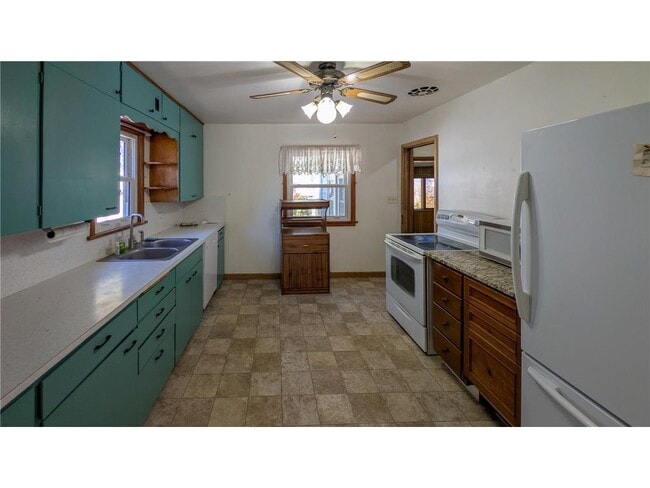 Photo - 301 Giles Pl