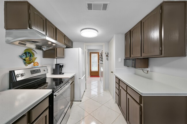 Photo - 35 Lakeview Village