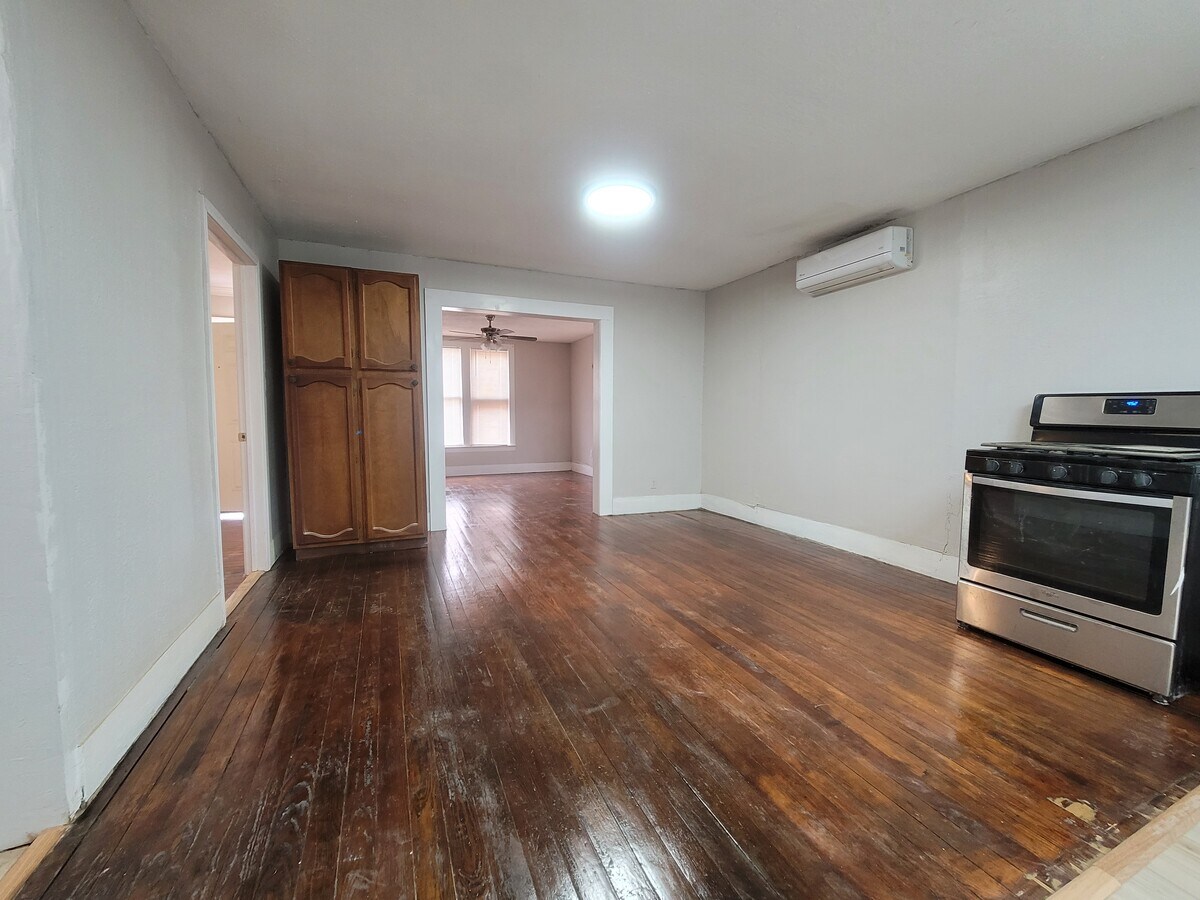 Photo - 1601 Avenue B