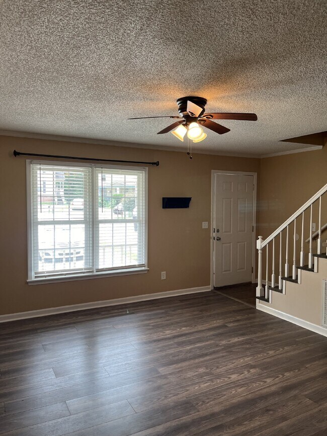 Photo - 1011 Silver Point Dr