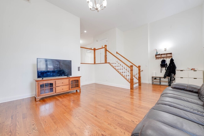 Photo - 2049 W 34th St