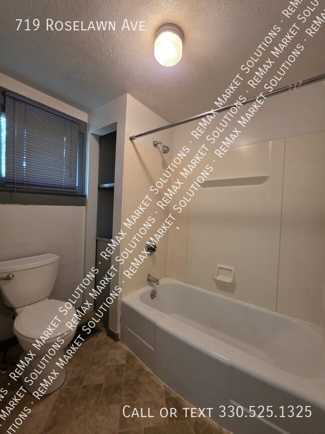 Photo - 719 Roselawn Ave