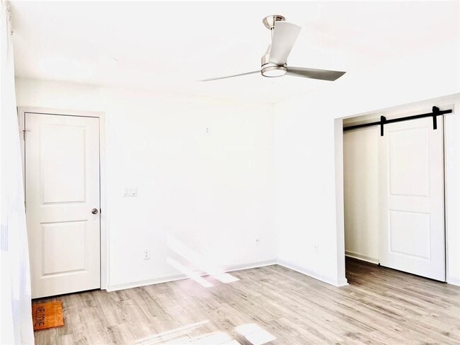 Photo - 1122 Elaine Dr