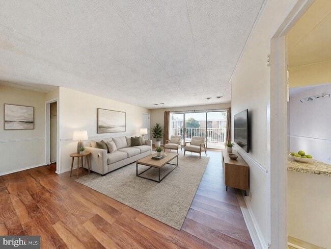 Building Photo - 2622 Fort Farnsworth Rd Unit 216