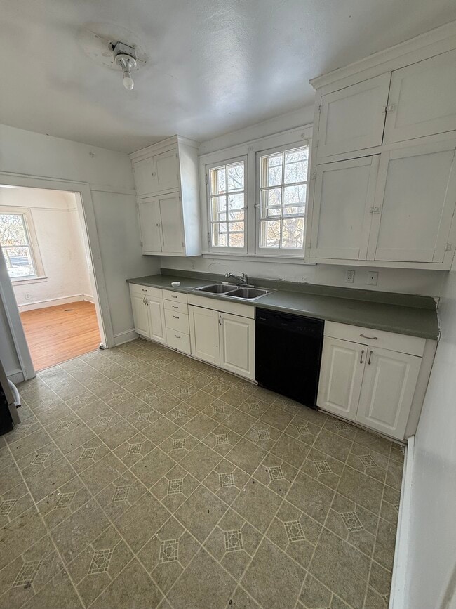 Photo - 240 N 34th St