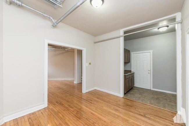Building Photo - 1 bedroom in Chicago IL 60641 Unit 65-G