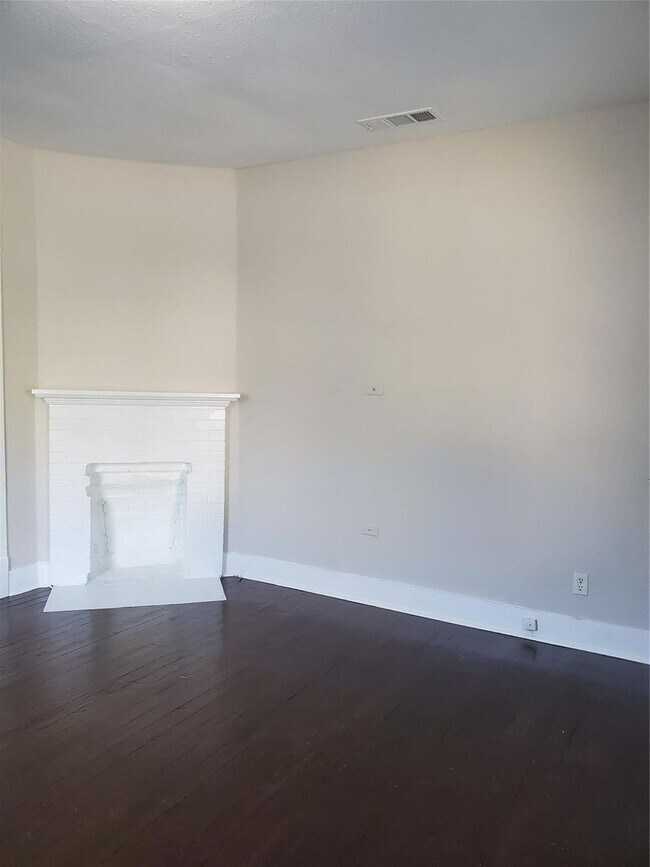 Photo - Spacious 3 Bed, 1 Bath Near Historic Fairmount- 76104