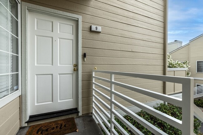 Photo - 2 bed/2 bath Upstairs Condo! Unidad 9