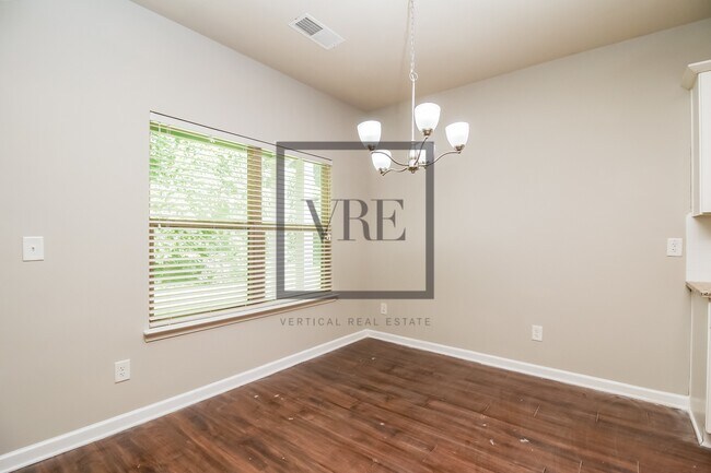 Photo - 133 Avonwood Cir