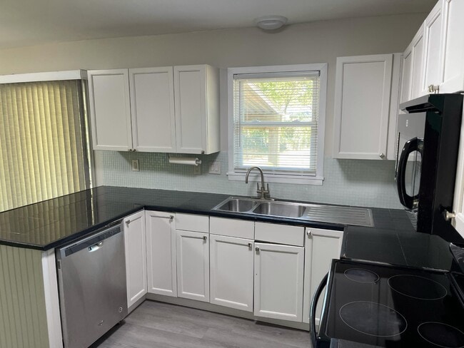 Kitchen - 519 Beaulah Ave