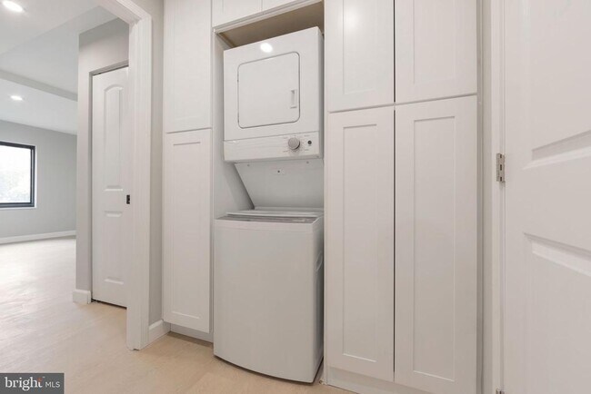 Photo - 205 Yoakum Pkwy Unit 516