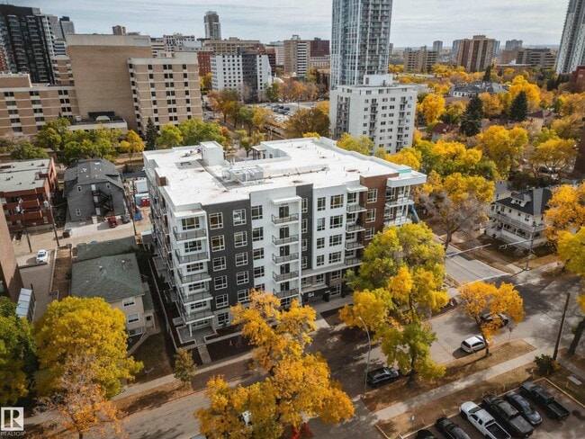 Photo - 10015-10113 113 St