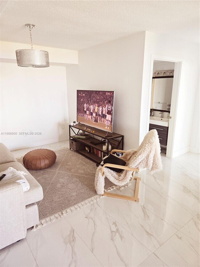 Photo - 1650 Coral Wy Unidad 702