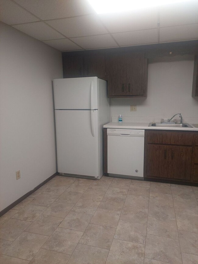 Building Photo - 103 Martin Dr Unit Q Rental