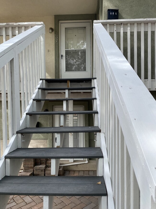 Building Photo - Swope Duplex - Upper