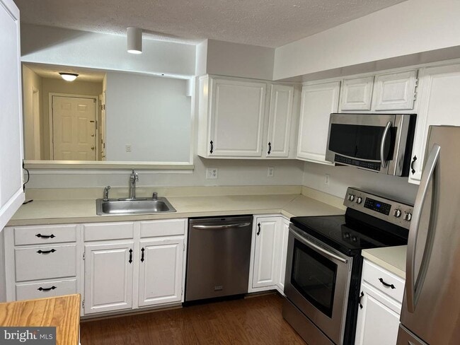 Building Photo - 12002 Ridge Knoll Dr Unit 7