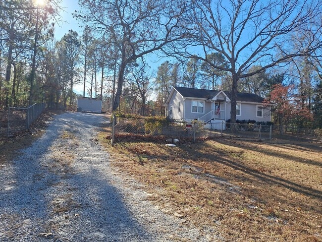Building Photo - Splendid Garden Cottage in Lugoff, SC!