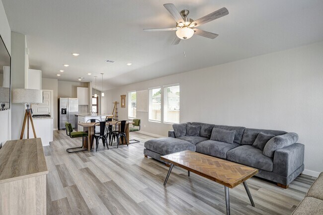 Photo - 5638 Madden Ln