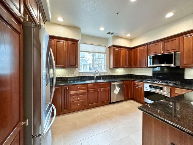 Photo - 2404 Maritime Way