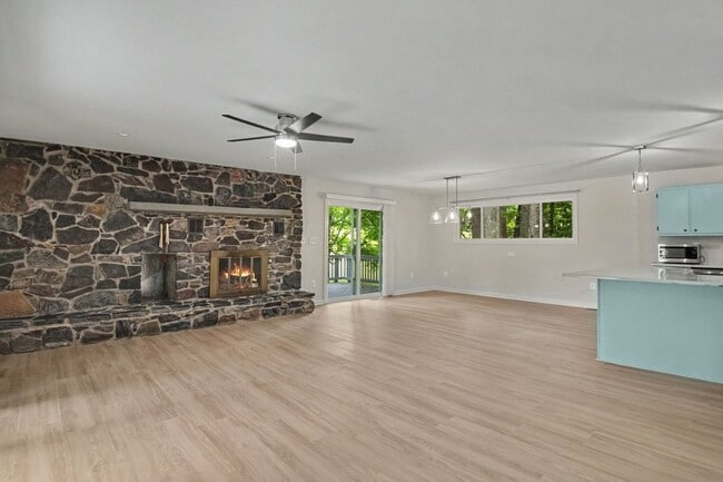 Photo - 201 Birchside Cir