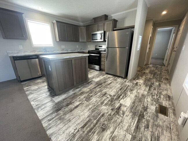 Photo - 38039 Leverette Ave