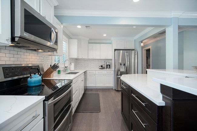 Photo - 584 Fort Johnson Rd