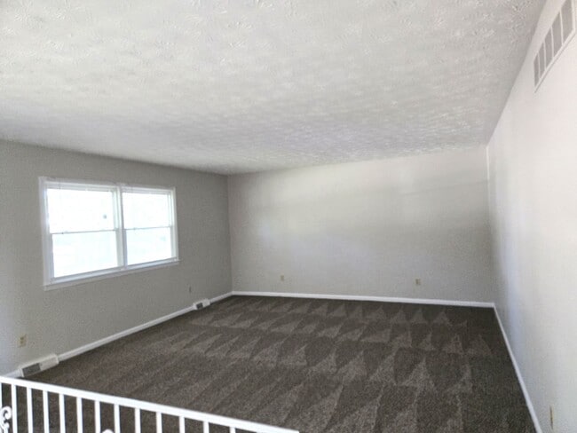 Photo - Spacious Split Level In Gainesway   251113