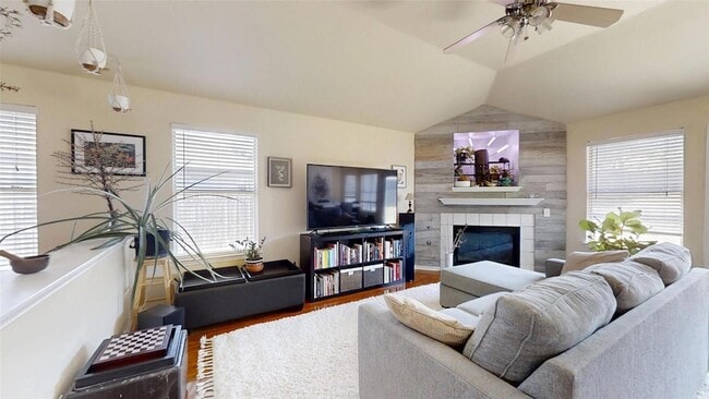 Photo - 106 Williams Way