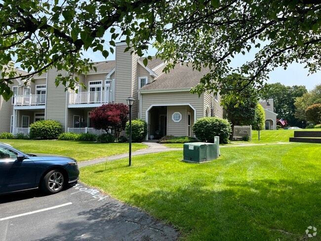 Building Photo - 822 Hampton Pl Blvd Unit 822 Rental