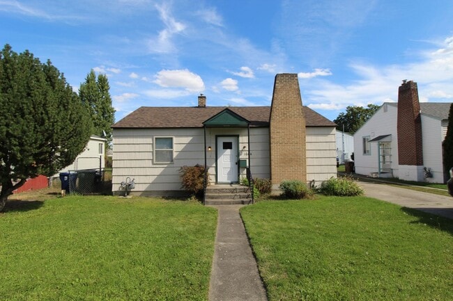 Building Photo - 1604 N Smith St Rental