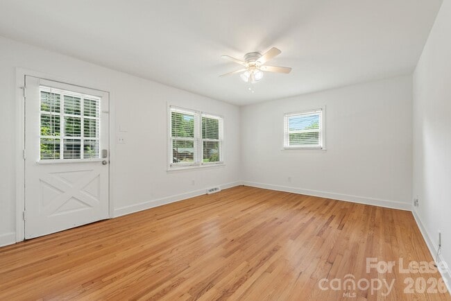 Photo - 1129 Eastview Dr