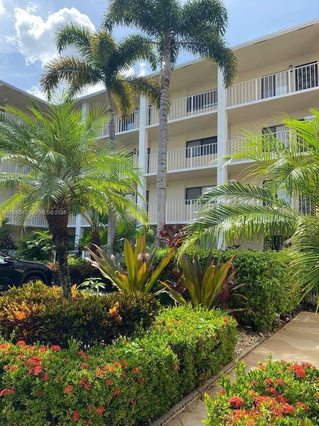 Building Photo - 7350 Kinghurst Dr Unit 305