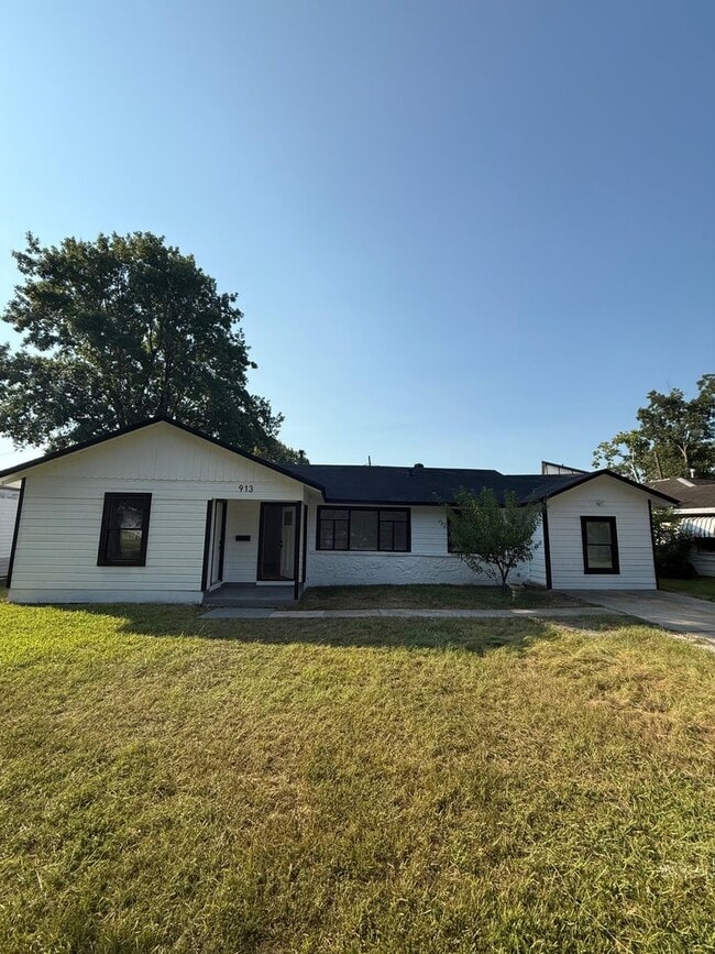Building Photo - Gorgeous all renovated Home in Pasadena, TX!.