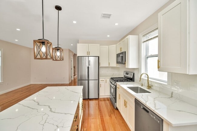 Building Photo - 30 Hiawatha Rd Unit (#2)