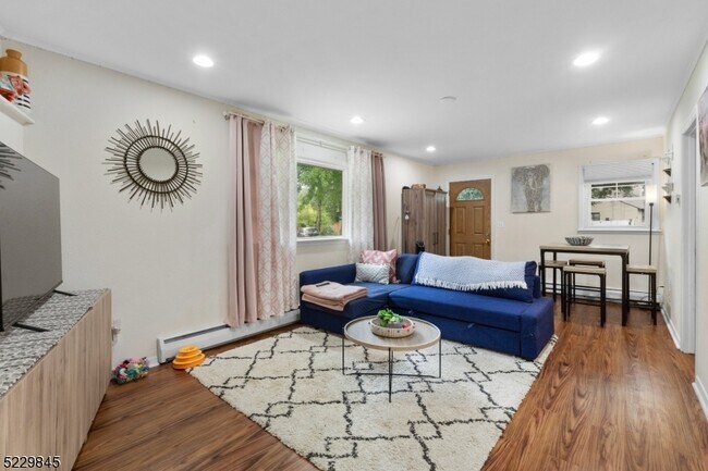 Photo - 128 Lakeview Terrace