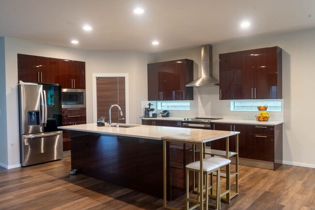 Photo - Stunning Black Diamond home-Ten Trails (Pinewood Plan) - Available Early to Mid June