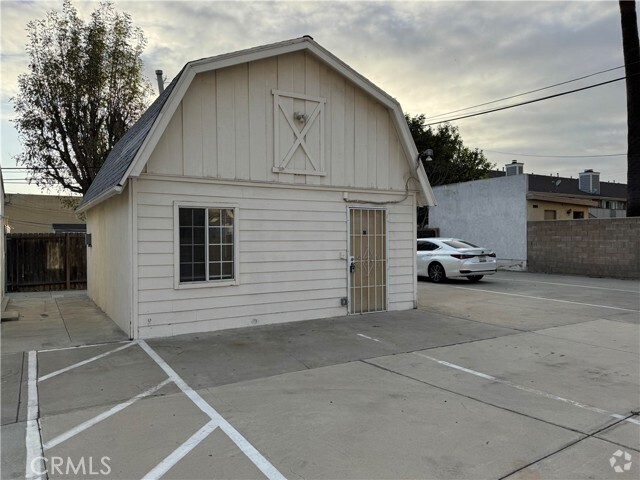 Building Photo - 14191 Newport Ave Rental