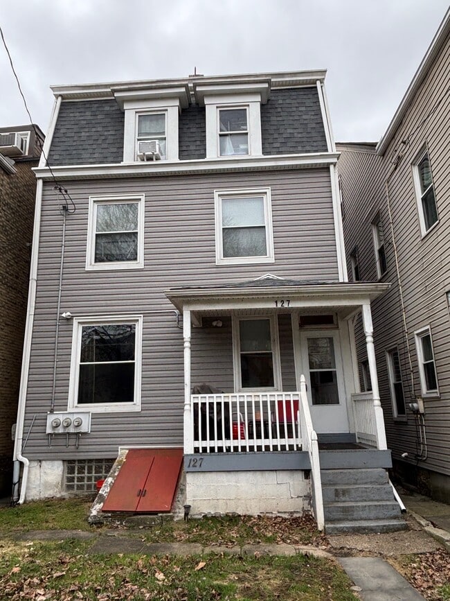 Building Photo - 127 2nd St Unit 1st floor