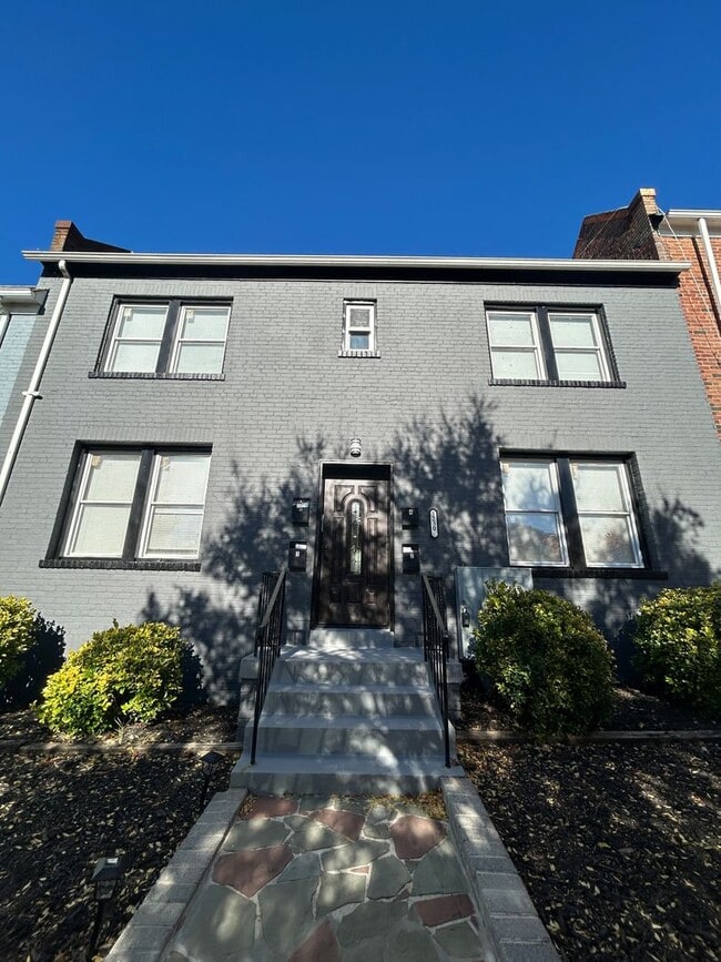 Building Photo - Brand New Unit 4