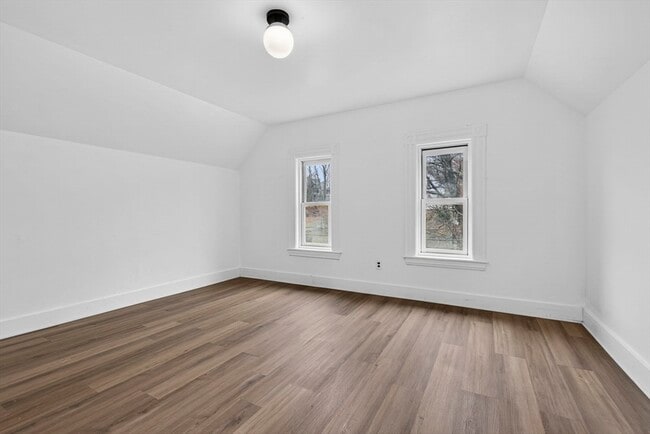 Photo - 166 Elliot St