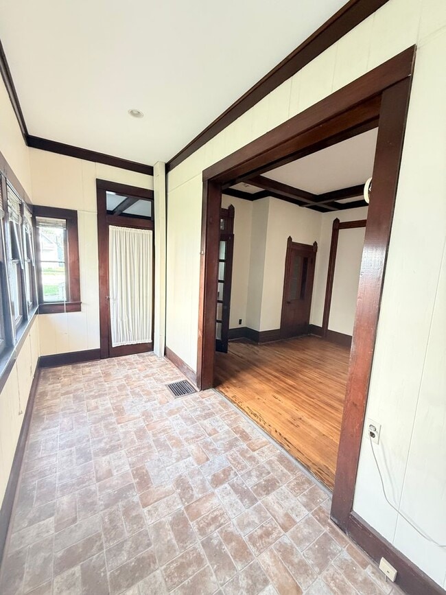 Photo - 1603 E Oak St