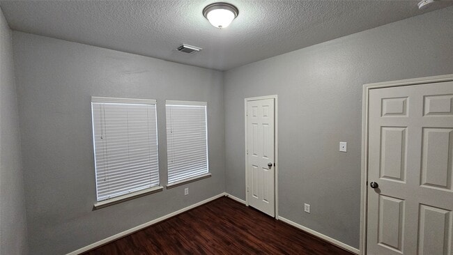 Building Photo - 4014 Mossy Pl Ln