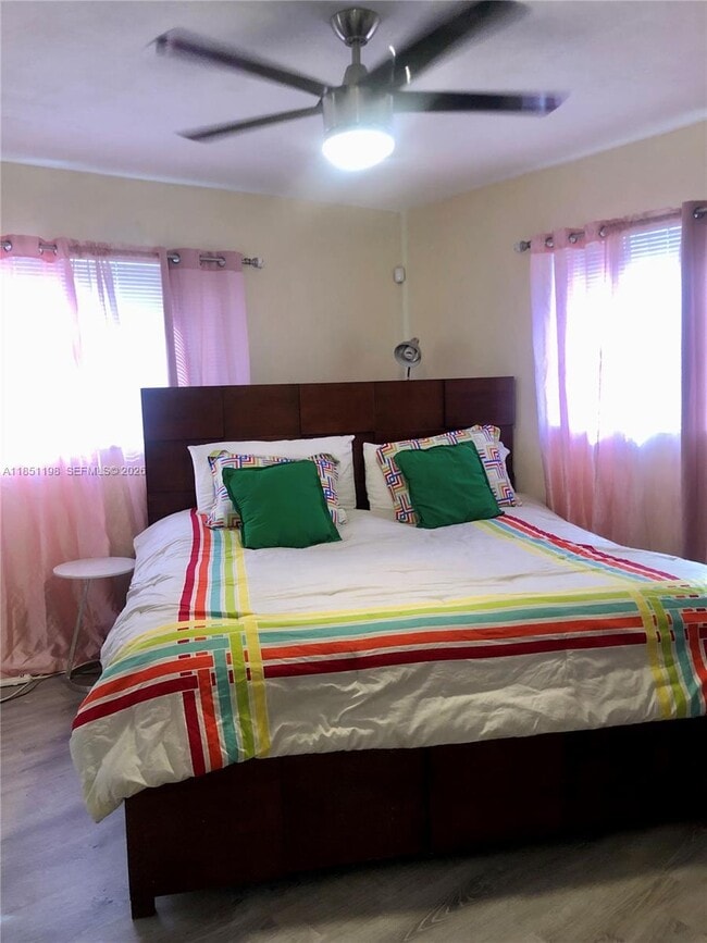 Photo - 6890 Liberty St