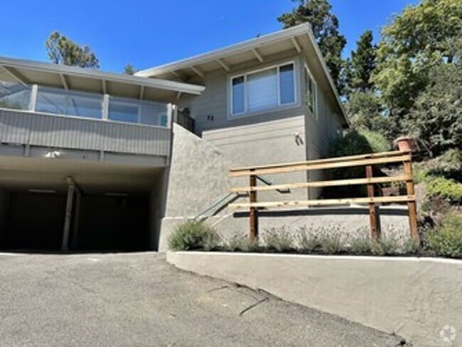 Building Photo - Mid Century Modern home in Monterey