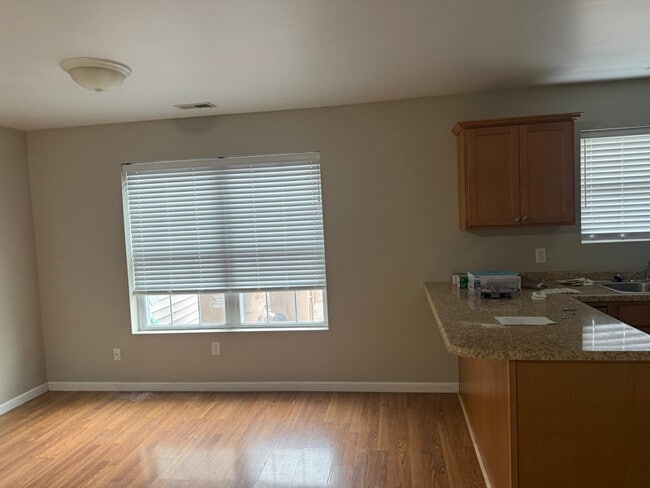 Building Photo - 206 S Springfield St