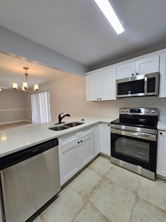 Photo - 1421 Windorah Way Unidad E