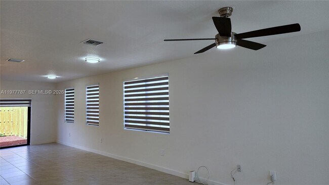 Photo - 371 NE 16th St